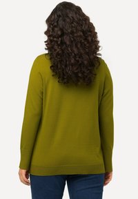 Ulla Popken ROLLKRAGEN BÜNDCHEN - Stickad tröja - olive
