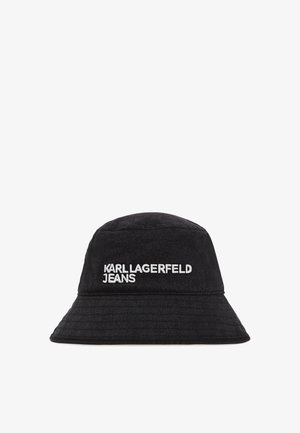 Črn kapučinasti klobuk iz denima, s spredaj vezenim belim logotipom "KARL LAGERFELD JEANS". Teksturirana, široka obroba.