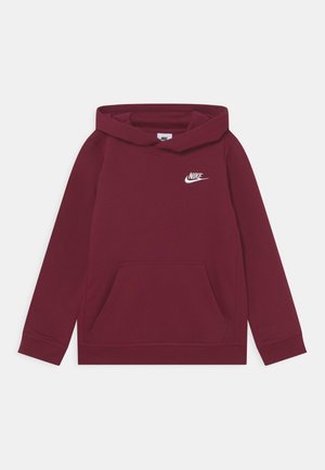 Bordowa bluza z kapturem Nike z przednią kieszenią, długimi rękawami i białym logo Nike na lewej piersi na jednolitym tle.