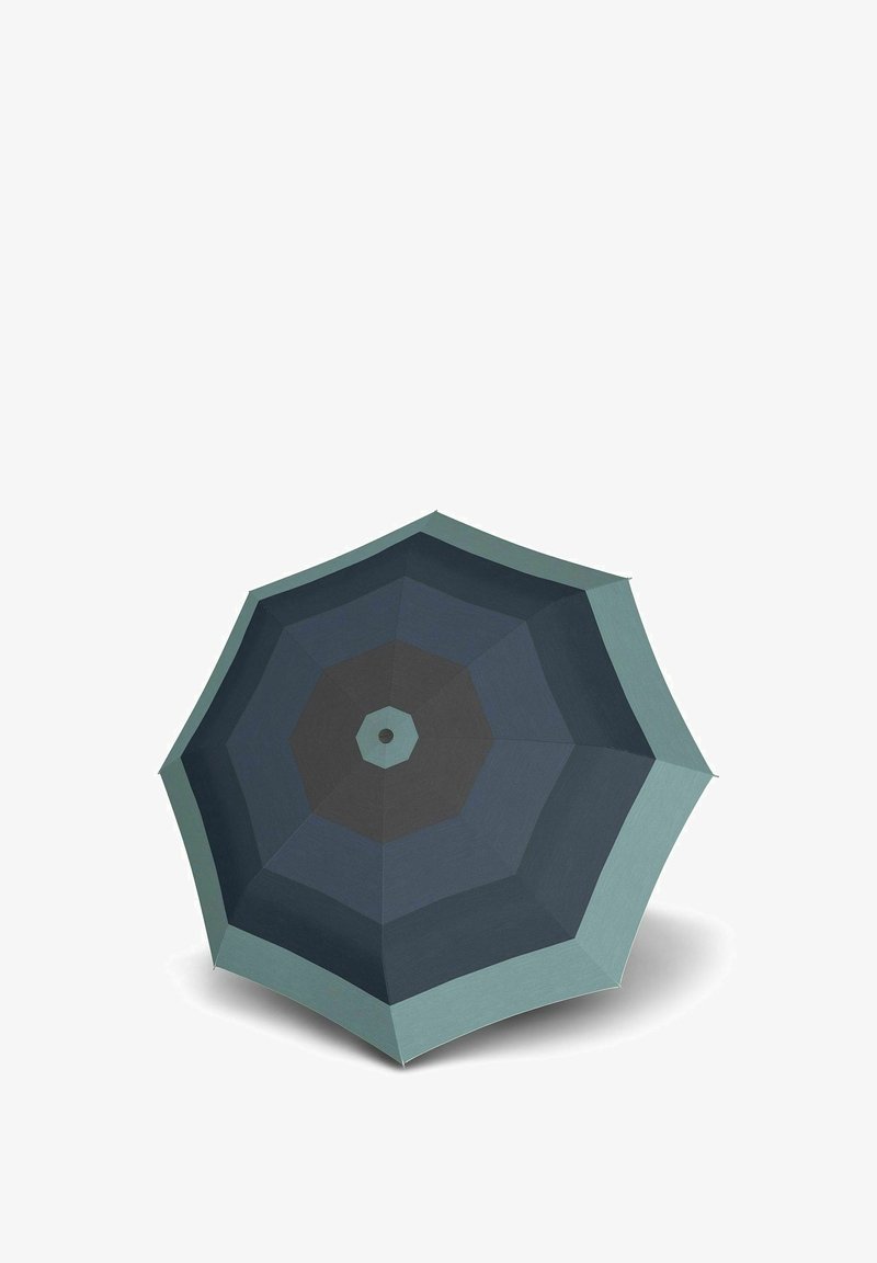 Parasol de forme octogonale avec des nuances de bleu canard et de gris foncé. Fabriqué en tissu avec une texture lisse et un mât central.