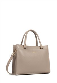 Sac à main en cuir gris avec une finition texturée, double poignées, bandoulière amovible et quincaillerie couleur dorée. Présente un logo sur le devant.