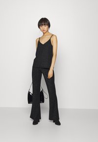 Vero Moda Petite VMKANVA SINGLET  - Top - black