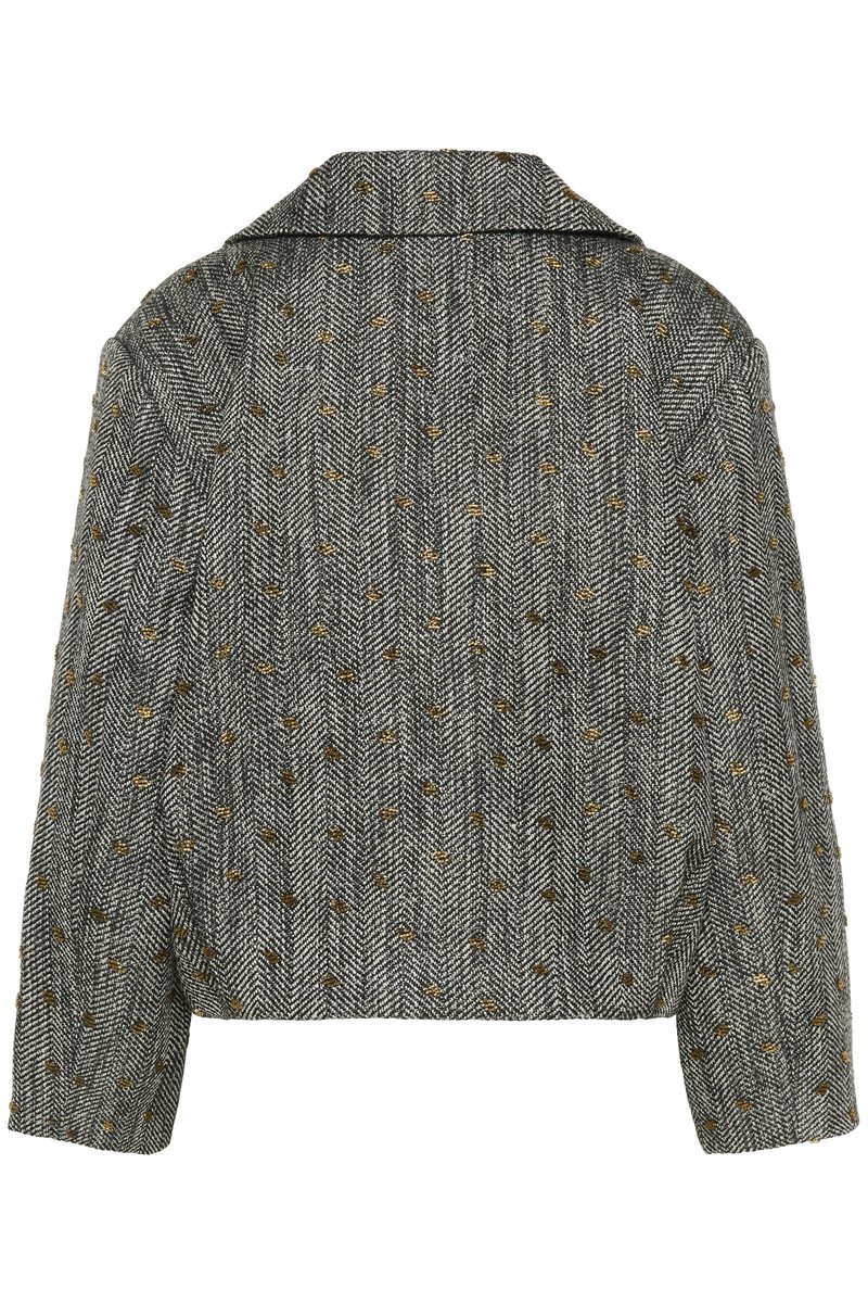 Grå houndstooth-mønstrede cropped jakke med gyldne prikker, der har en stor krave og lange ærmer. Struktureret stofoverflade.