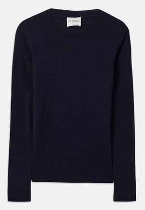 Marine langærmet crewneck t-shirt lavet af blød bomuld. Har en ribbet halsudskæring og lige kant uden synlige mønstre eller accenter.