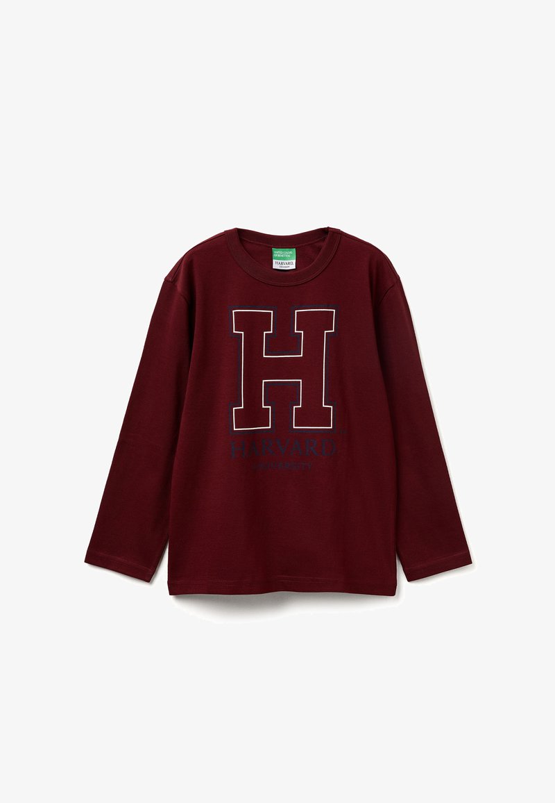 Maglietta a maniche lunghe bordeaux in cotone, con un grande logo bianco e blu navy a forma di "H" e la scritta "HARVARD UNIVERSITY" sottostante. Design con collo rotondo.