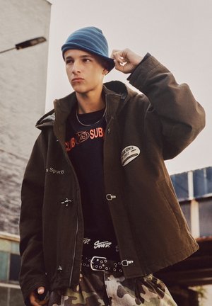 PULL&BEAR, JACKET WITH HOOD AND FIREMAN CLASP - Veste mi-saison - brown