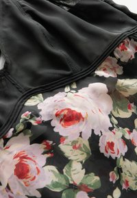 Thumbnail Image 6