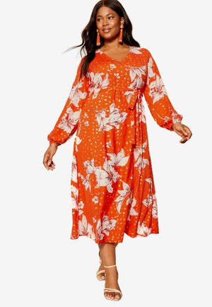 Curves Like These Vapaa-ajan mekko - red