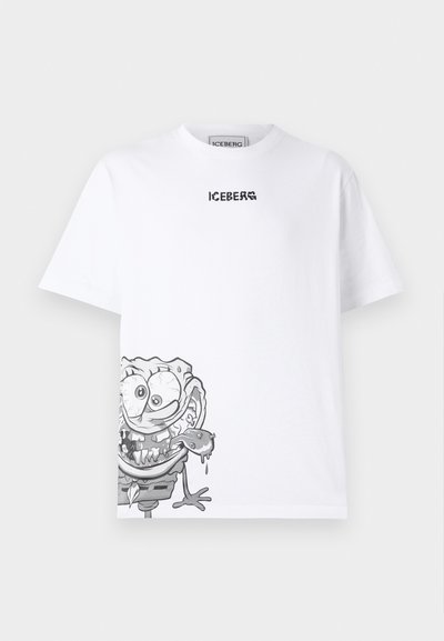 T-shirt en coton blanc avec un graphisme de personnage de dessin animé gris en bas à gauche, et logo "ICEBERG" imprimé en noir au-dessus.
