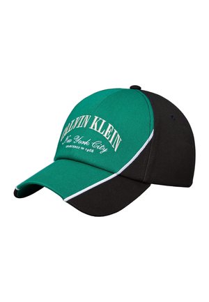 Zöld és fekete Calvin Klein baseball sapka fehér szegéllyel, az elülső panelen "Calvin Klein New York City Established in 1968" felirattal.