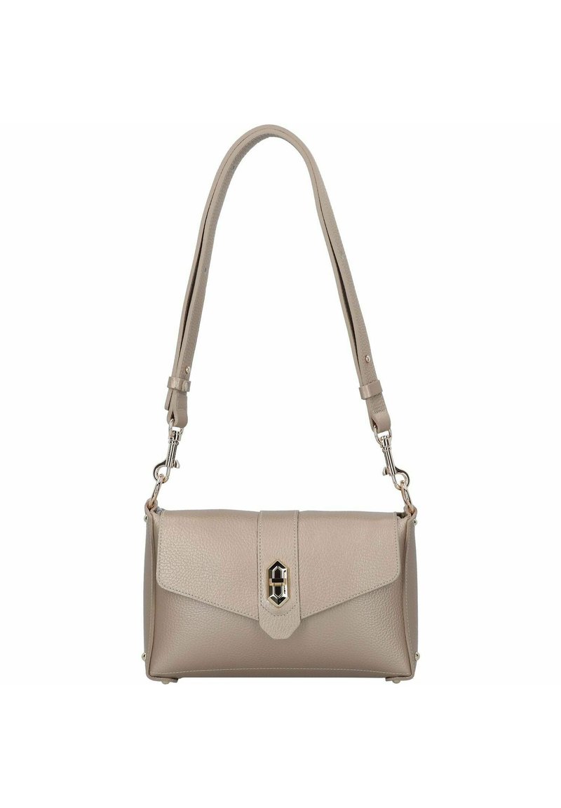 Sac à main en cuir beige avec une finition texturée, un rabat pliable, du matériel métallique et une bandoulière réglable. Contient des accents dorés.