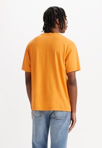 Levi's® RED TAB™ VINTAGE TEE - Tricou basic - autumn blaze