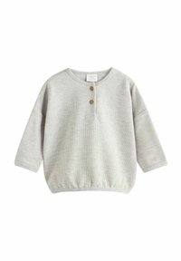 Hellgrauer Pullover im Strukturstoff, mit drei Holzknöpfen am Ausschnitt sowie elastischen Bündchen und Saum.