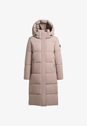Cappotto lungo in piumino di colore beige chiaro, dotato di cappuccio, design imbottito, due tasche laterali e chiusura frontale con zip e bottoni a pressione.