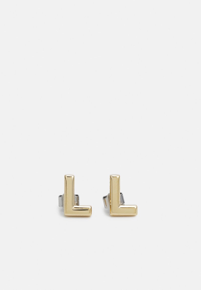 Boucles d'oreilles en or et en argent en forme de lettre "L", avec une finition brillante et un design géométrique, dotées d'une tige arrière pour un maintien sécurisé.