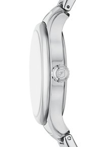 Montre en métal argenté avec un boîtier lisse et arrondi et une couronne texturée portant un logo. Présente un cadran blanc uni et des maillons de bracelet élégants.
