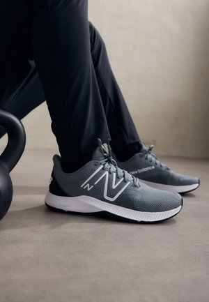 DYNASOFT TRNR V2 - Scarpe da allenamento - titanium