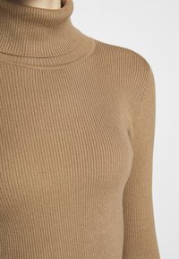 Lauren Ralph Lauren Stickad tröja - camel
