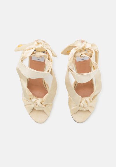 MOSCHINO CLOUD WITH HANDLE AND PADLOCK - Sandales à talons hauts - beige