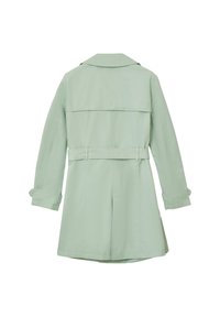 Cappotto verde menta con colletto a punta, apertura posteriore con ventilazione, vita con cintura e polsini risvoltabili. Realizzato in tessuto leggero e dalla texture liscia.