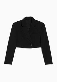 Zkrácený černý blazer s klopami, jednolícím zapínáním a náprsní kapsou. Vyroben z hladkého materiálu s dlouhými rukávy.