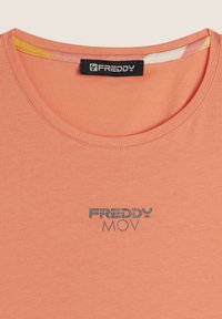 Freddy REGULAR FIT CON APERTURA LATERALE - Top - fusion coral