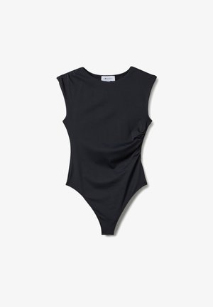 Zwart nauwsluitend hemdpak van zachte, gladde stof; voorzien van kapmouwtjes en plooien aan de zijkant; minimalistisch ontwerp met een hoog uitgesneden broekspijp.