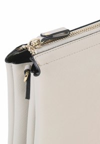 Miriade MANNY - Clutch - off white