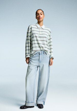 Bershka Ohlapne kavbojke - light blue