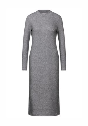 Robe grise à manches longues en tissu tricoté côtelé. Elle présente un col rond et une silhouette ajustée, s'étendant jusqu'à mi-mollet.