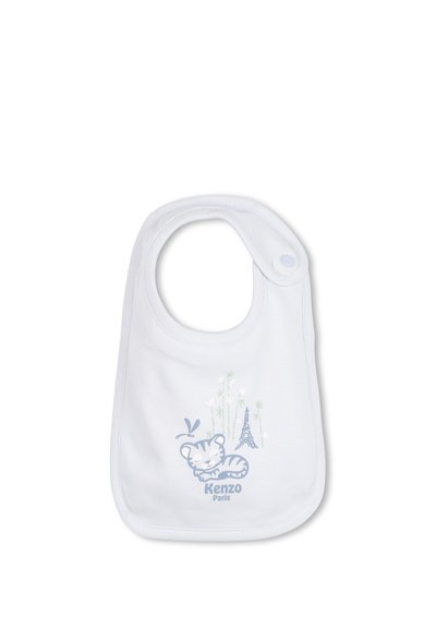 Bavoir blanc pour bébé avec un tigre bleu endormi, des tiges de bambou, la tour Eiffel, et le texte "Kenzo Paris", fixé avec un bouton-pression.