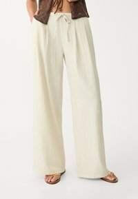 Stradivarius TEXTURED DRAWSTRING  - Stoffhose - mottled beige