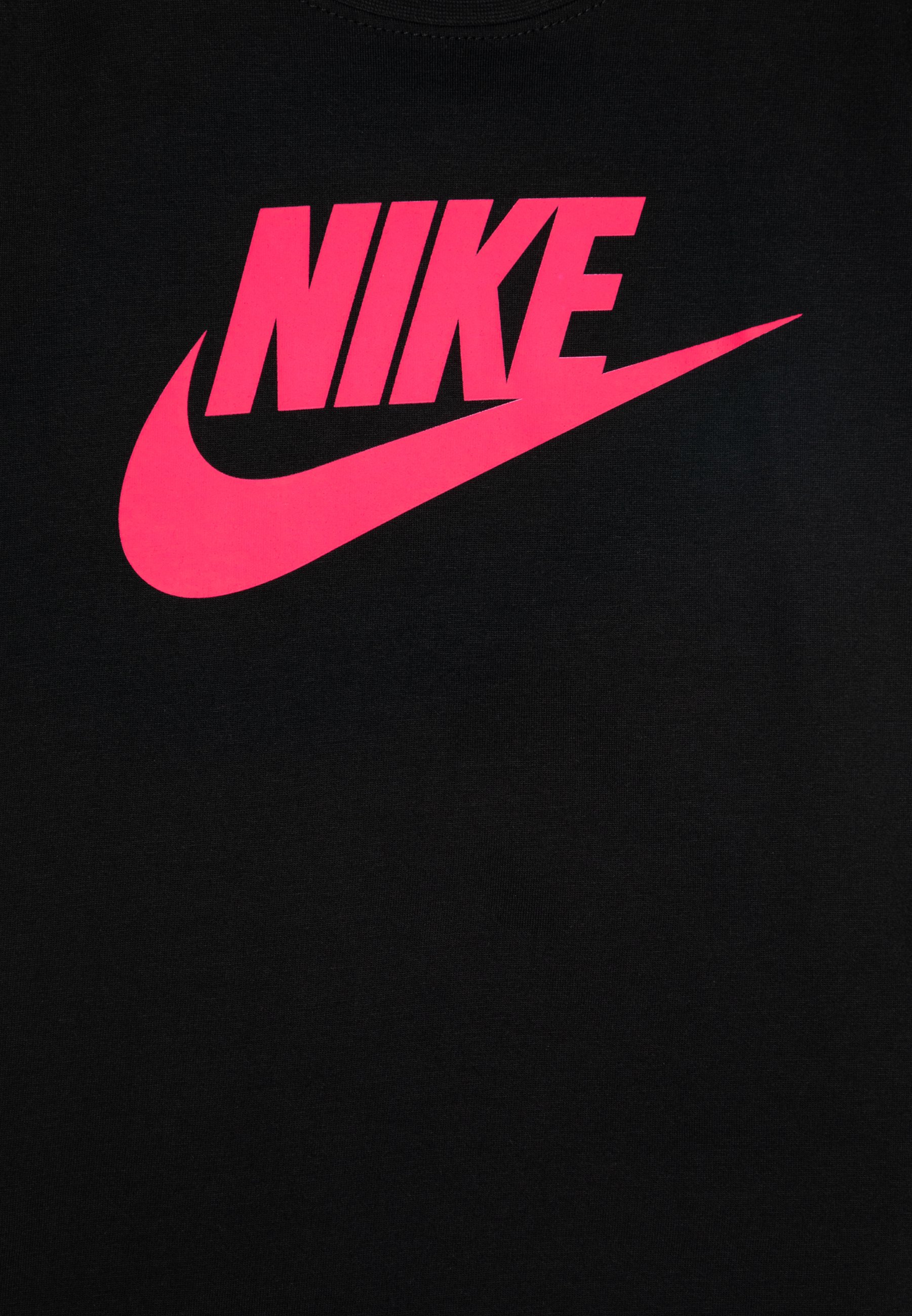 black and fuchsia nike shirt