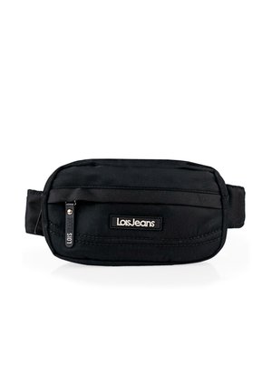 Riñonera de nylon negra con un bolsillo frontal con cremallera, logo en relieve y correa ajustable. Forma rectangular compacta con una textura suave.