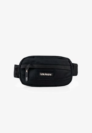 Riñonera de nylon negra con un bolsillo frontal con cremallera, logo en relieve y correa ajustable. Forma rectangular compacta con una textura suave.