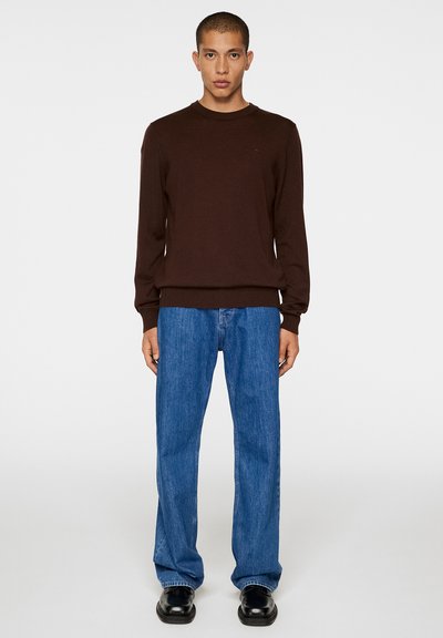 J.LINDEBERG KEANE CREW NECK - Stickad tröja - bitter chocolate