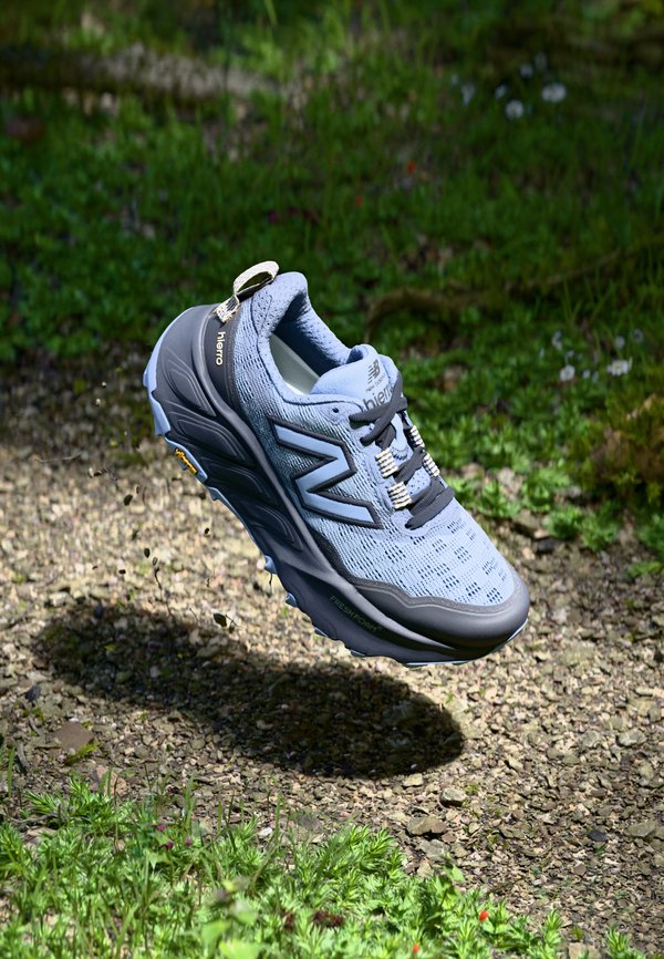 FRESH FOAM X HIERRO V9 - Trail running shoes - electric sky