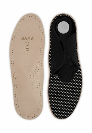 Para beżowych i czarnych wkładek do butów, jedna beżowa z otworami wentylacyjnymi i logo BAMA, druga czarna z teksturowaną powierzchnią antypoślizgową i amortyzacją.