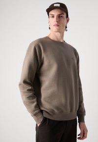 Mads Nørgaard STANDARD CREW LOGO - Melegítőfelső - bungee cord