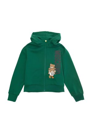 Felpa con zip verde scuro, con polsini a costine, cappuccio e una grafica di un orsetto che tiene un altro orsetto con l'etichetta "TOY" sul davanti.