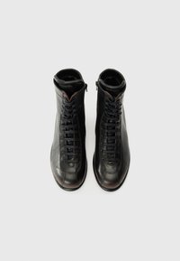 Camper PELOTAS ARIEL - Suvarstomi aulinukai - black