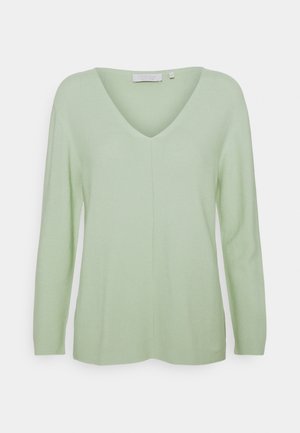 Miętowozielony, długi sweter z dzianiny z długimi rękawami, dekoltem w serek i subtelnym pionowym szwem wzdłuż środka przodu.