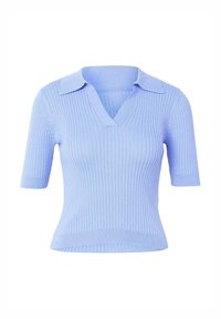 Lichtblauw geribd gebreid topje met korte mouwen, een omgeslagen kraag en V-hals.