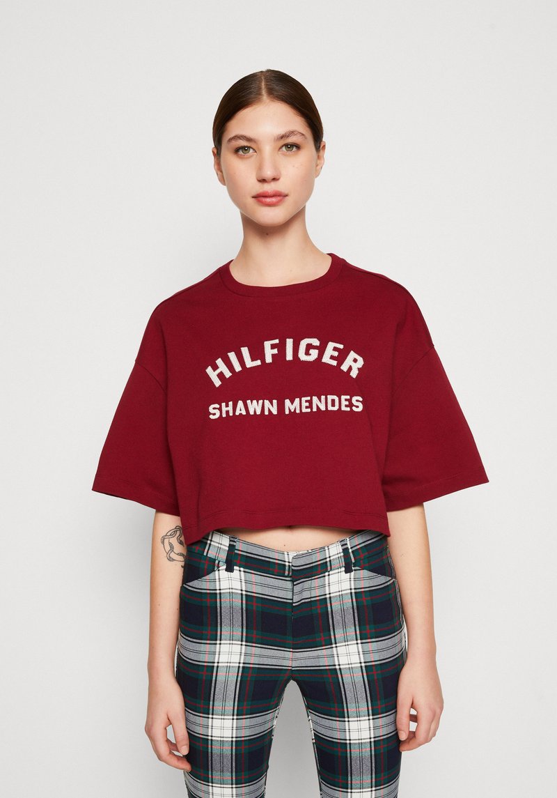 Tommy Hilfiger GRAPHIC CROPPED TEE Print Tshirt rouge/red Zalando.de
