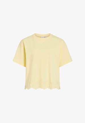 Hele kollase värviga lühikeste varrukatega lühendatud T-särk ümarate kaelusega ja lainelise äärega, kaunistatud peene lillemustriga tikandiga.