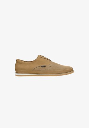 Lichtbruine veterschoenen met een gladde bovenkant en netdetails, uitgerust met een witte rubberen zool en contrasterende textuuraccenten.