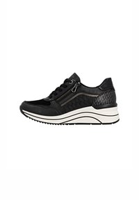 Zwarte sneaker met een ontwerp van gemengde materialen, featuring leren en getextureerde accenten. Witte rubberen zool met zwarte profiel; zij-ritssluiting.