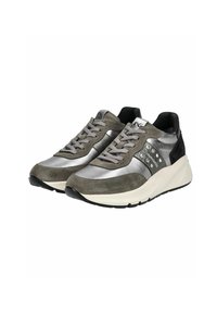 Graue und silberne Sneaker mit einer Kombination aus Wildleder und metallischen Materialien, einem Schnürdesign und Nietenakzenten an der Seite.