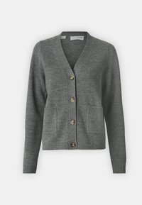 Grå cardigan med V-hals, fem knapper og to frontlommer med ribbede mansjetter og kant. Laget av myk, strukturert strikket materiale.