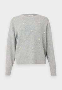 Valkoinen harmaa neulepullover, jossa on timanttimäinen kuvio ja pieniä valkoisia helmiäiskukkakoristeita edessä ja hihoissa, pitkät hihat, pyöreä kaula-aukko.